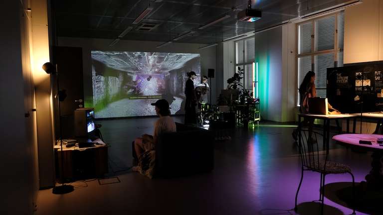 General view of the EGC Studio, semi-dark light situation with a few different coloured lights giving a nice athmosphere.